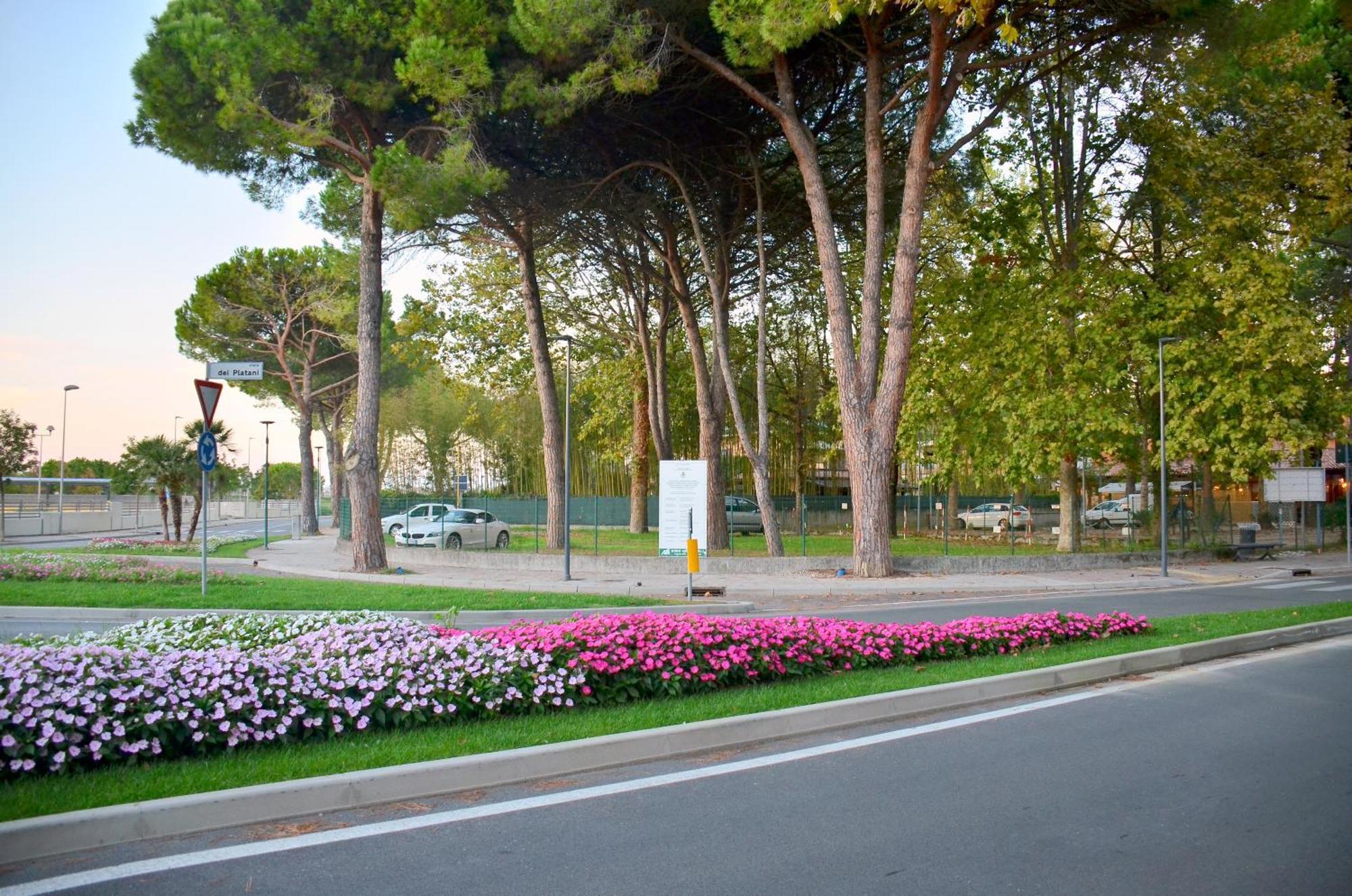 Hotel Etna Lignano Sabbiadoro Exterior photo